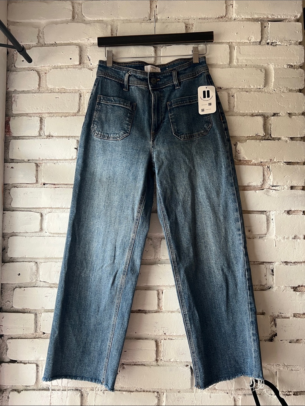Square pocket Classic High-Rise Blue Women’s Jeans straight leg raw hem denim